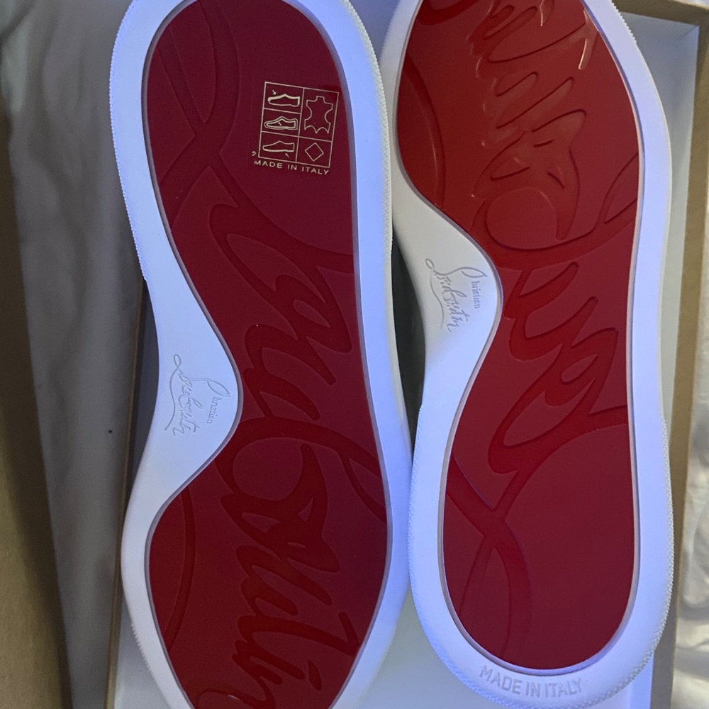 Christian Louboutin - Picture 3 of 5
